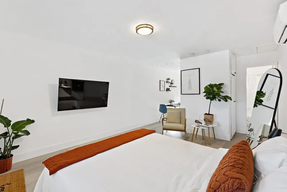 Lovely Rental Unit With Free Parking on Premises