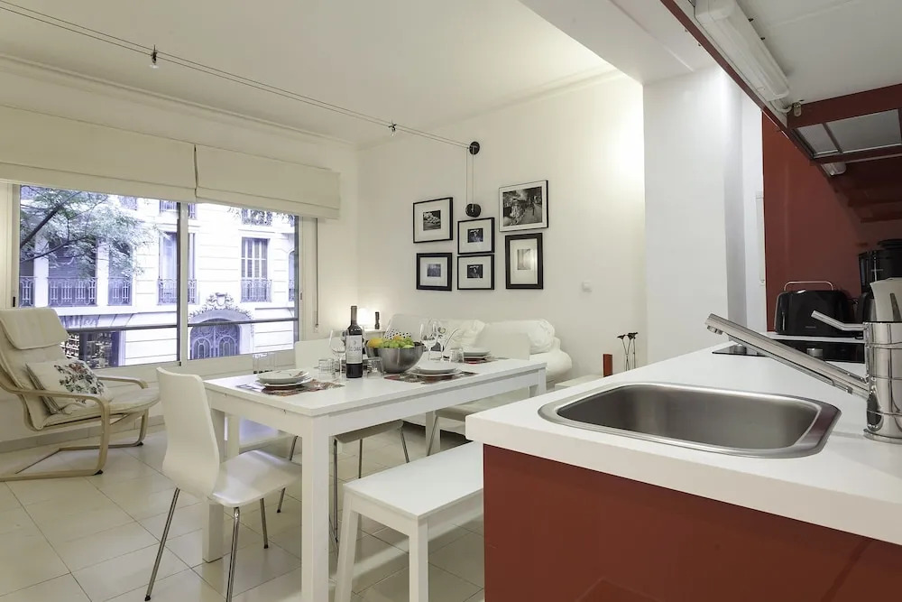 Blanc Apartment