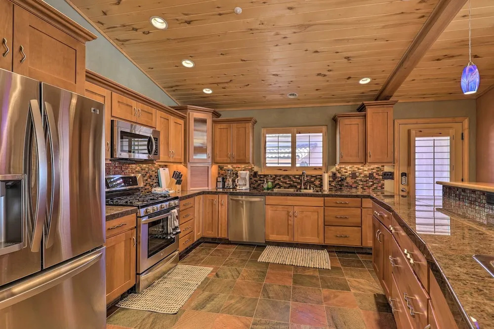5 Mi to Butte Creek Trail: Prescott Home w/ Deck!