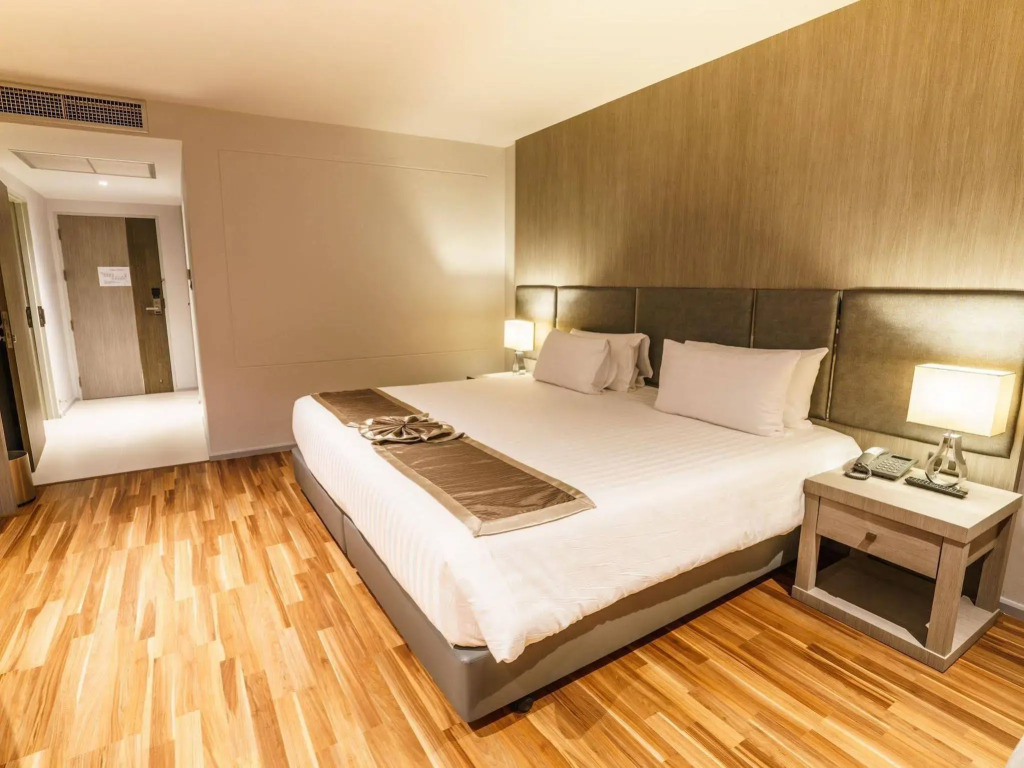 New Season Hotel
