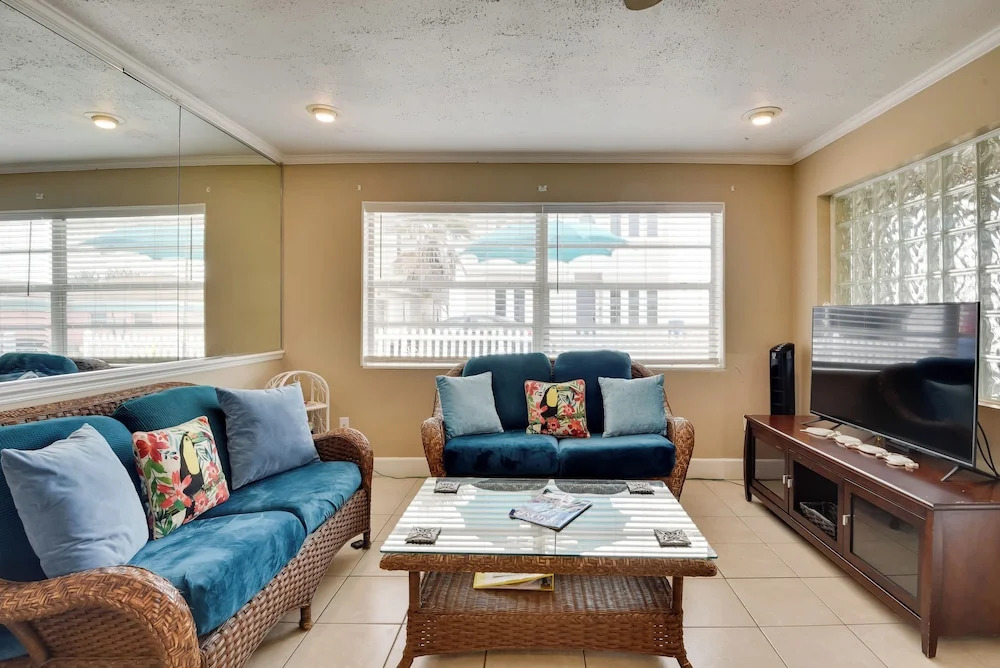 Cozy Ormond Beach Bungalow: Steps to the Sand