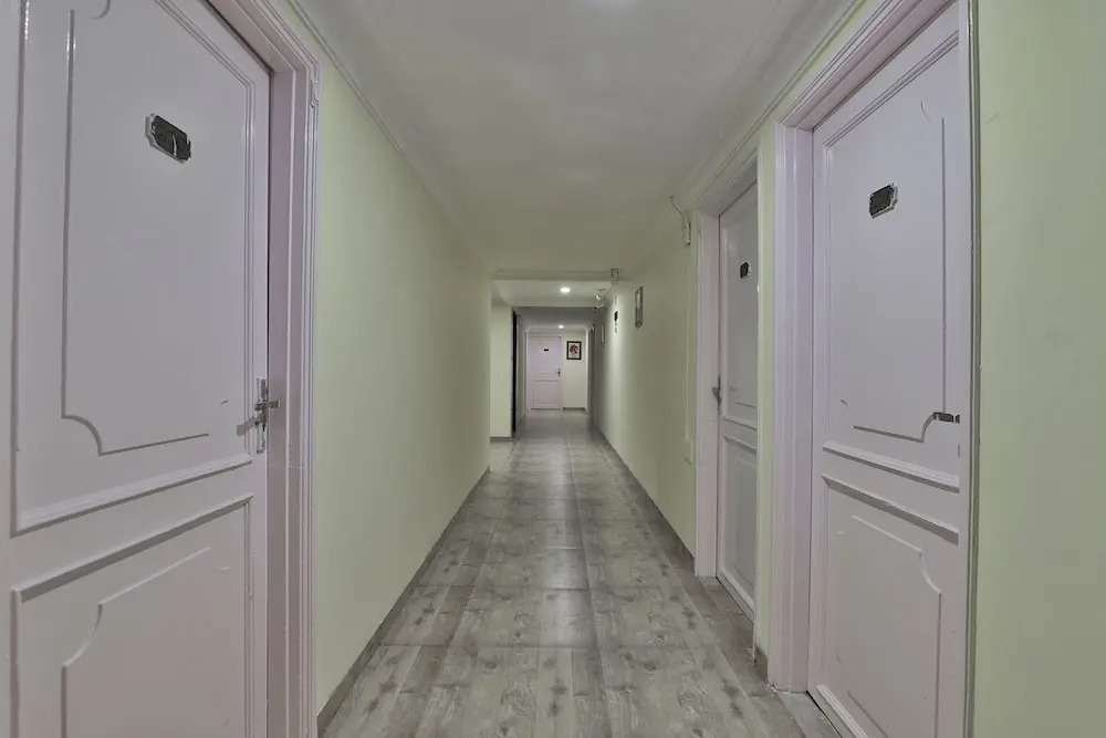 OYO 2308 Hotel Crown