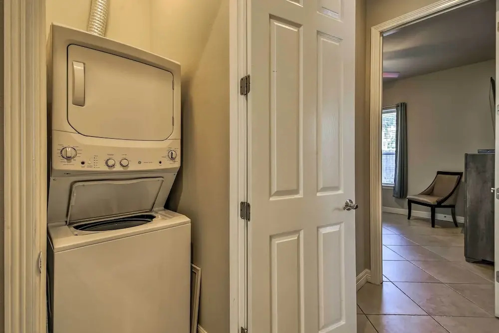 Texas Condo w/ Outdoor Pools - Walk to Beach!