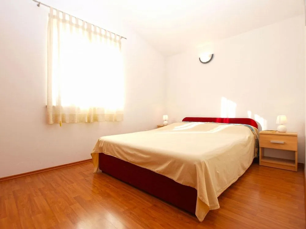 Apartment 1496