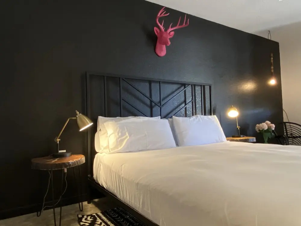 Wimberley Inn & bar