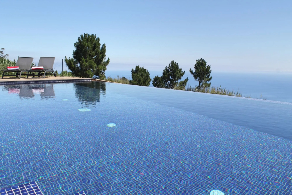 In peaceful Prazeres overlooking the sea - The Old Cottage in Quinta Inácia