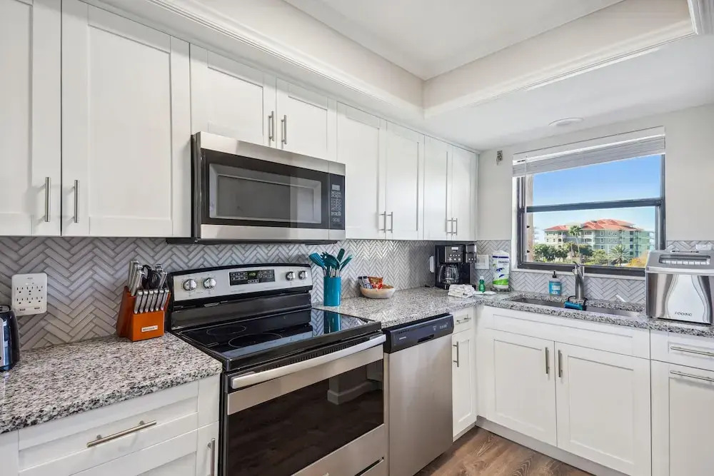 Bayshore Yacht & Tennis 409 - Premier