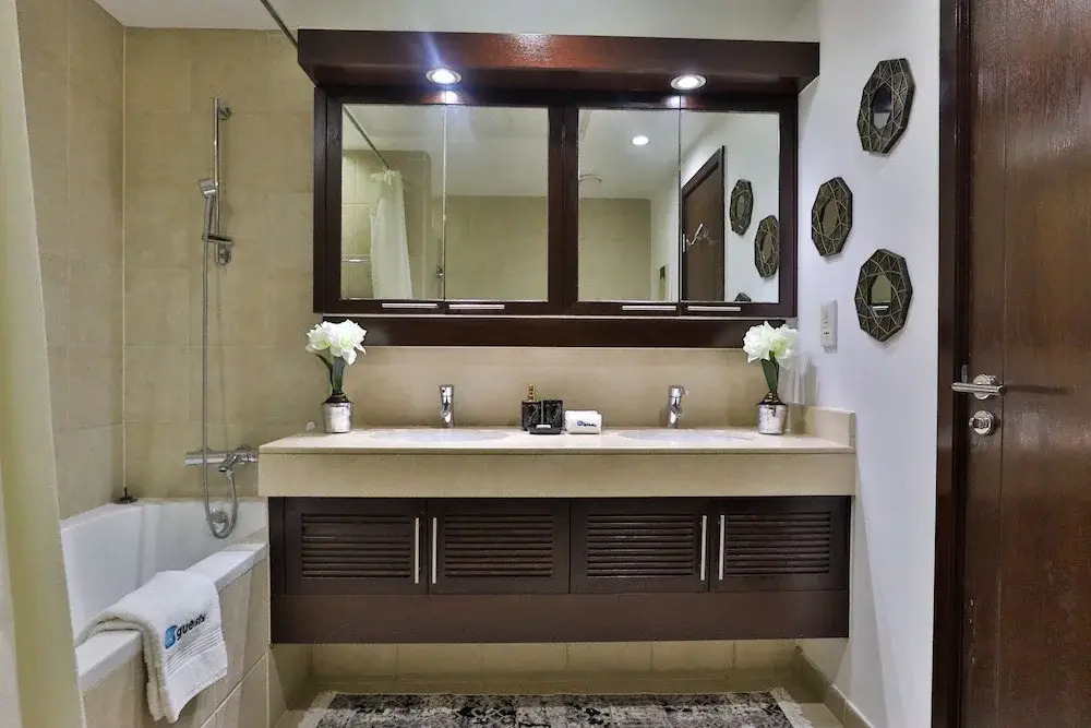 HiGuests - The Residences Tower 8