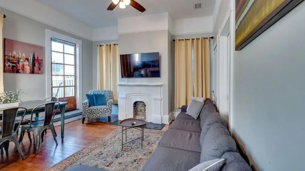 Huge 5 bedroom 5 bath Home in Savannah