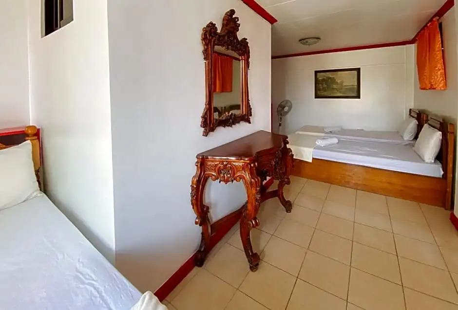 RedDoorz Hostel @ Tita Aidz Inn Baguio