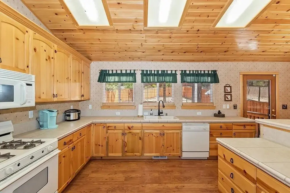 007 - The Log Cabin Getaway