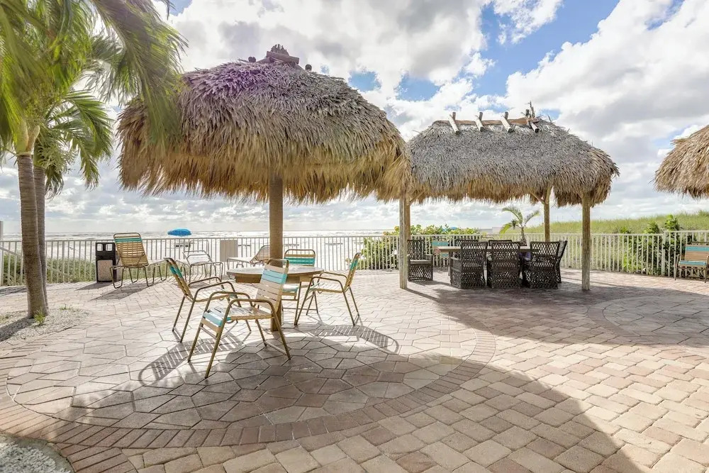 Sandy Shores Condo Across From Johns Pass!