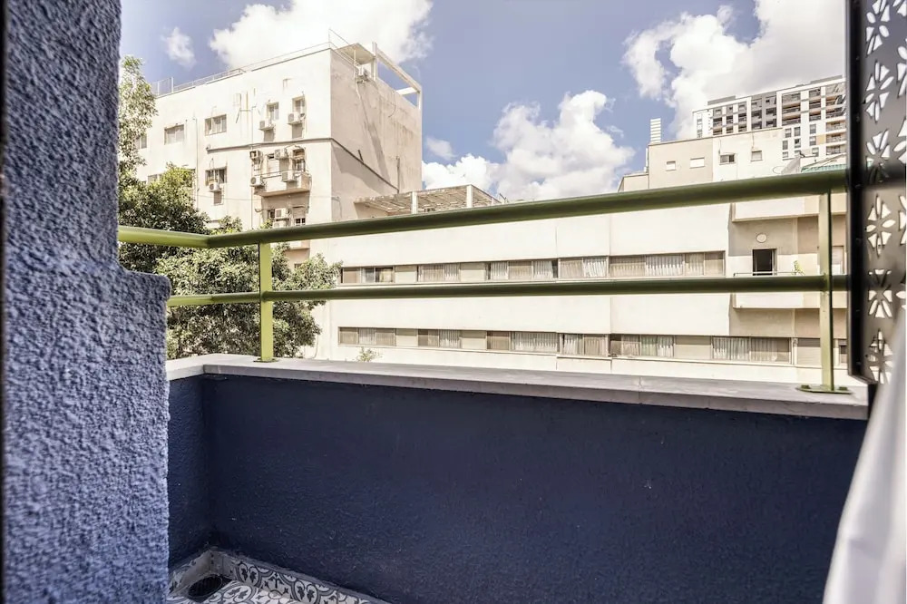 Laura Residence - Modern Studios