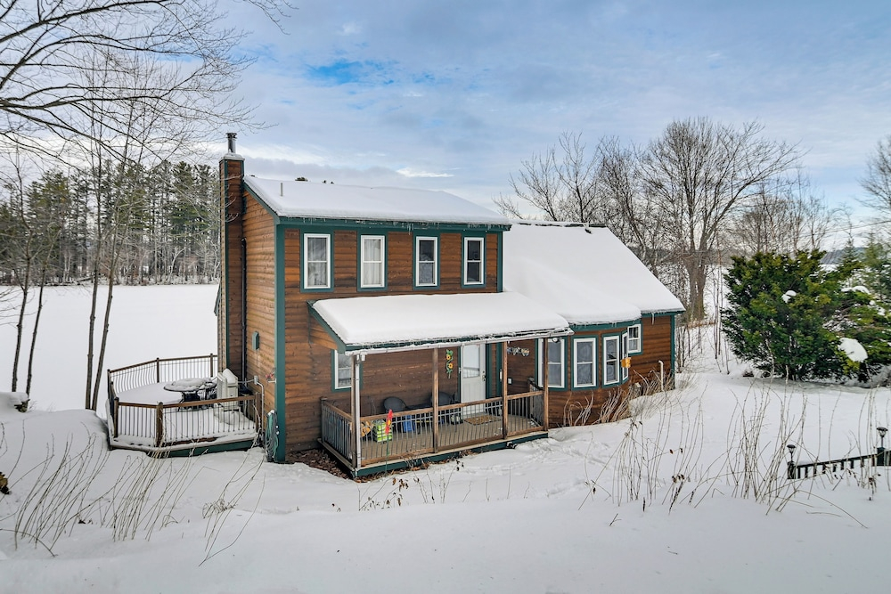 Dock & Views! Lakeside Family Escape in Wilton