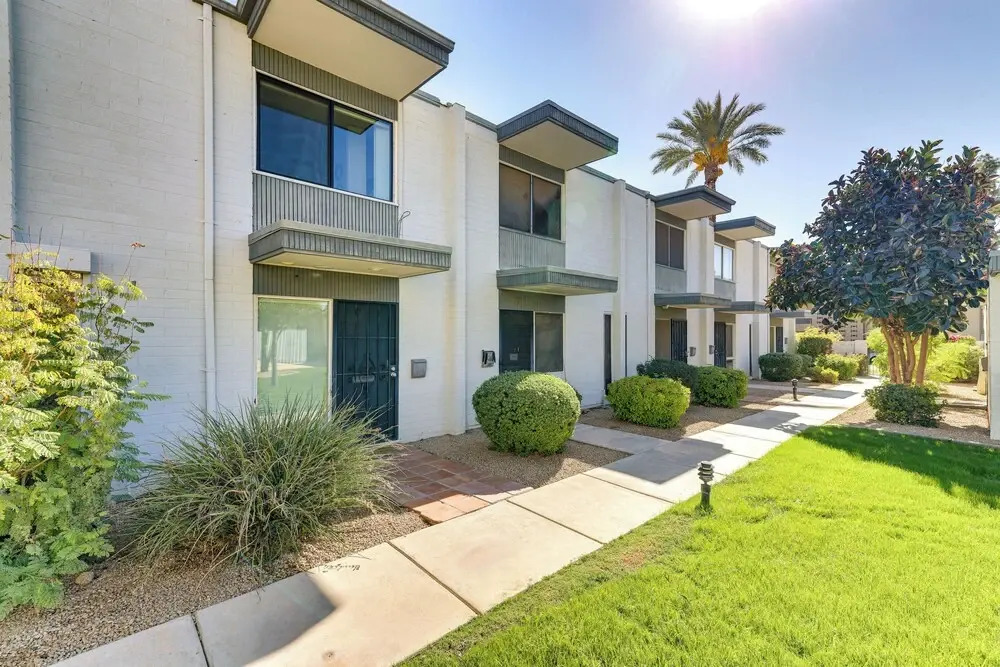 1 Mi to Old Town! Snowbird Escape w/ Pool Access