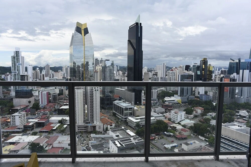 Apto. 32F vista a la ciudad