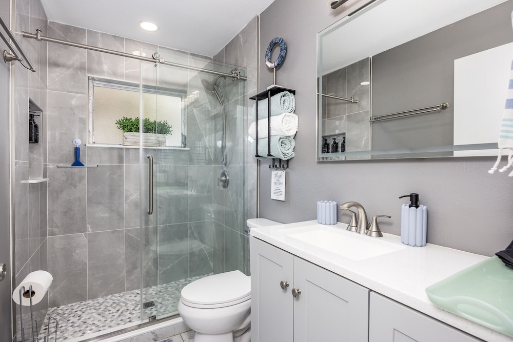 Sunny Urban Escape 3 Bedroom Home