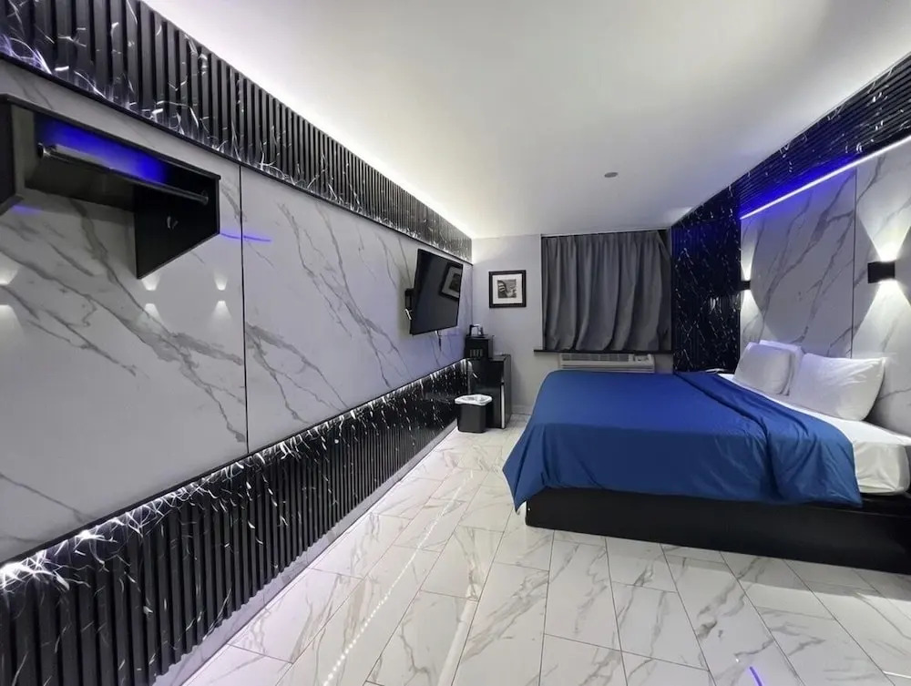 Umbrella Hotel Brooklyn - Newly Renovated