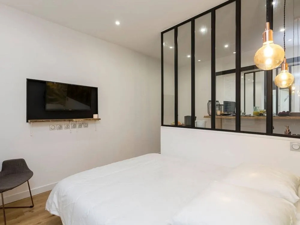 Studio d'architecte au pied de Tour Eiffel (CDM)