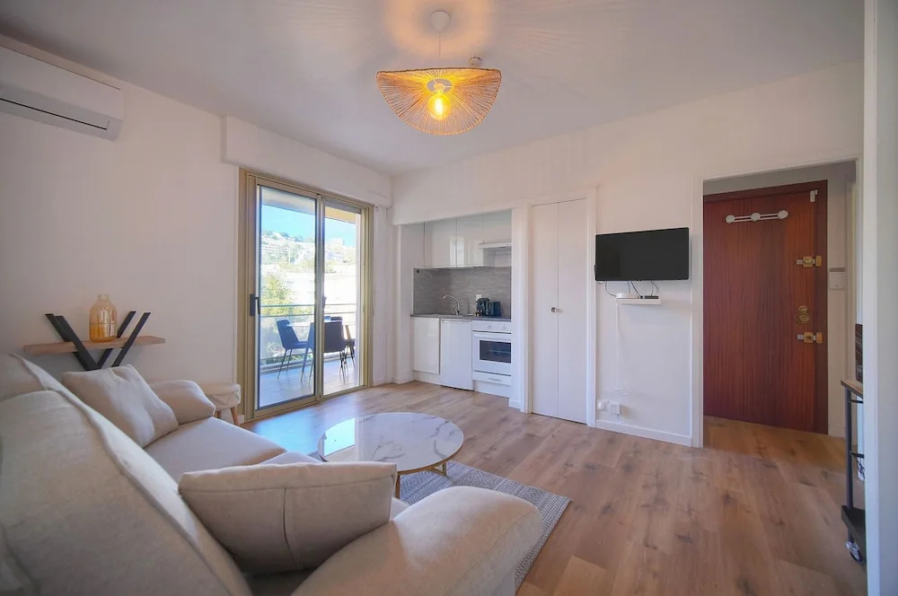 Lumineux Studio Avec Loggia A0b203
