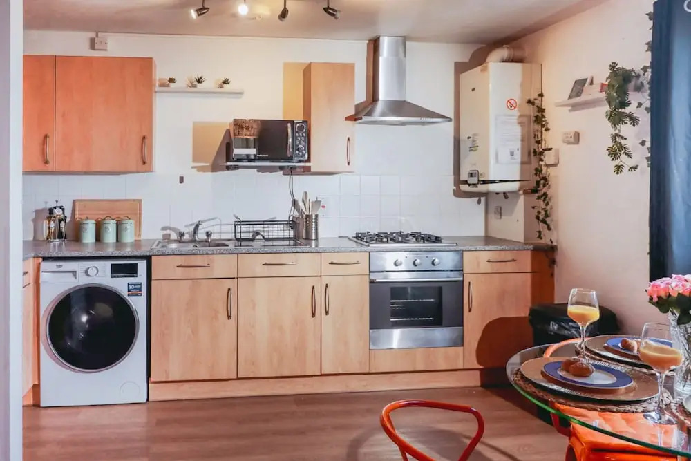 Elizabeth Line Retreat Modern 2BR Flat in Hayes