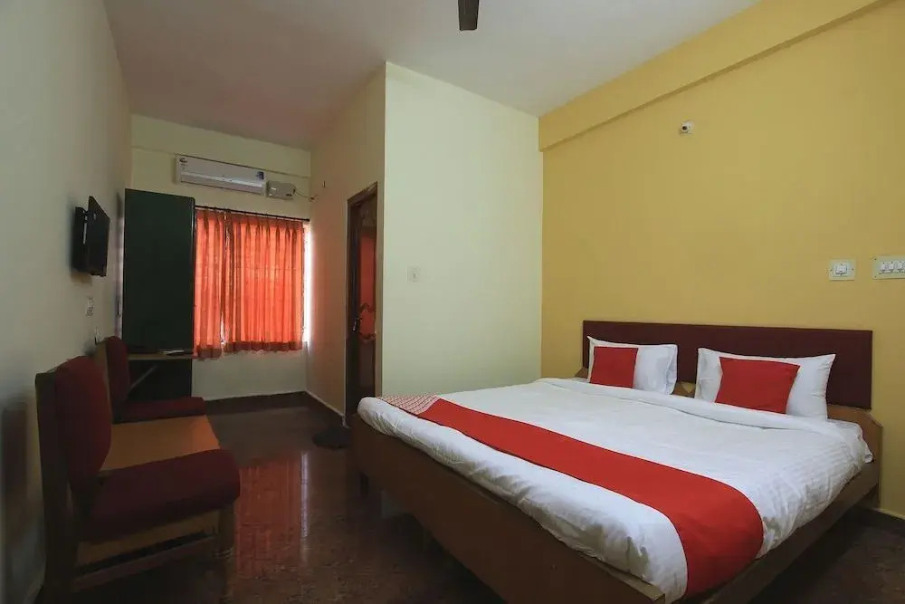 Varsha Boarding and Lodge by OYO Rooms