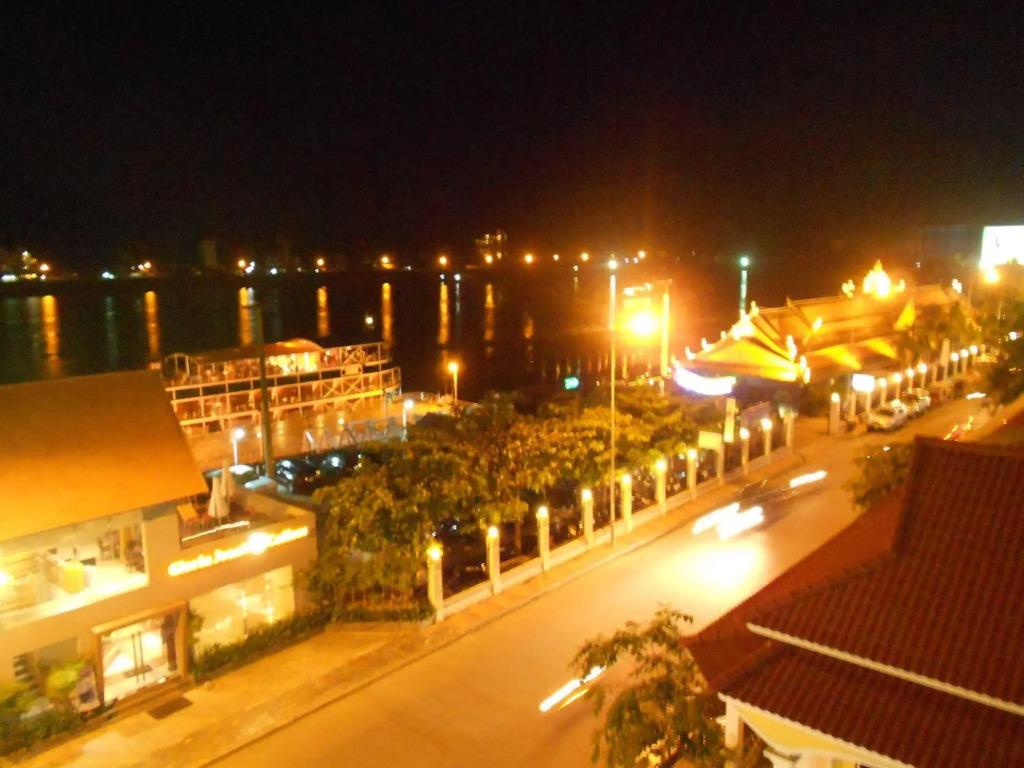 Pillar Hotel