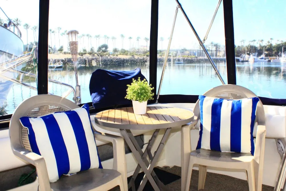 Dockside Boat & Bed Long Beach
