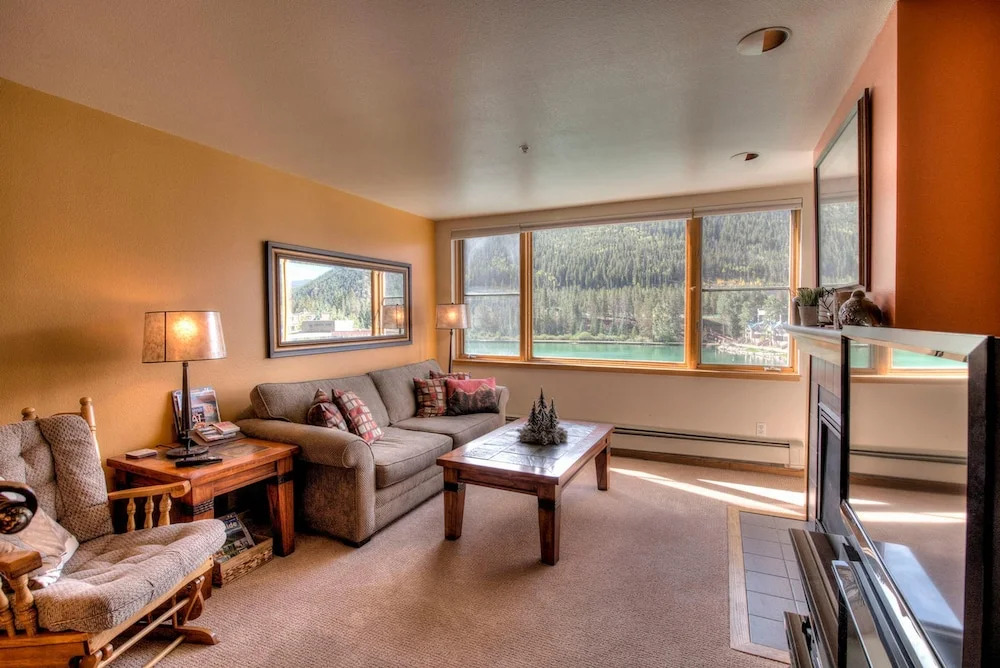 Lakeshore 1540 by Book by Owner