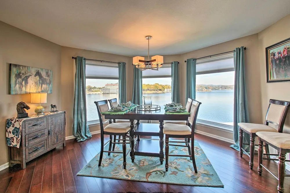 Walk to Lake Hamilton: 'to-do' Home w/ Pool Access