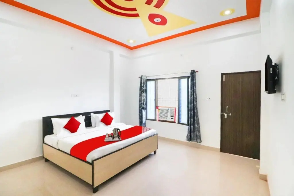 Oyo Flagship 91746 Crown Guest House