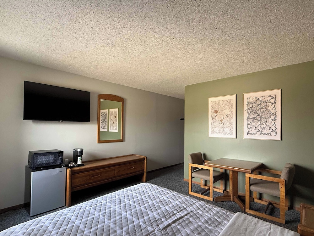 The Trail Inn - Amana IA