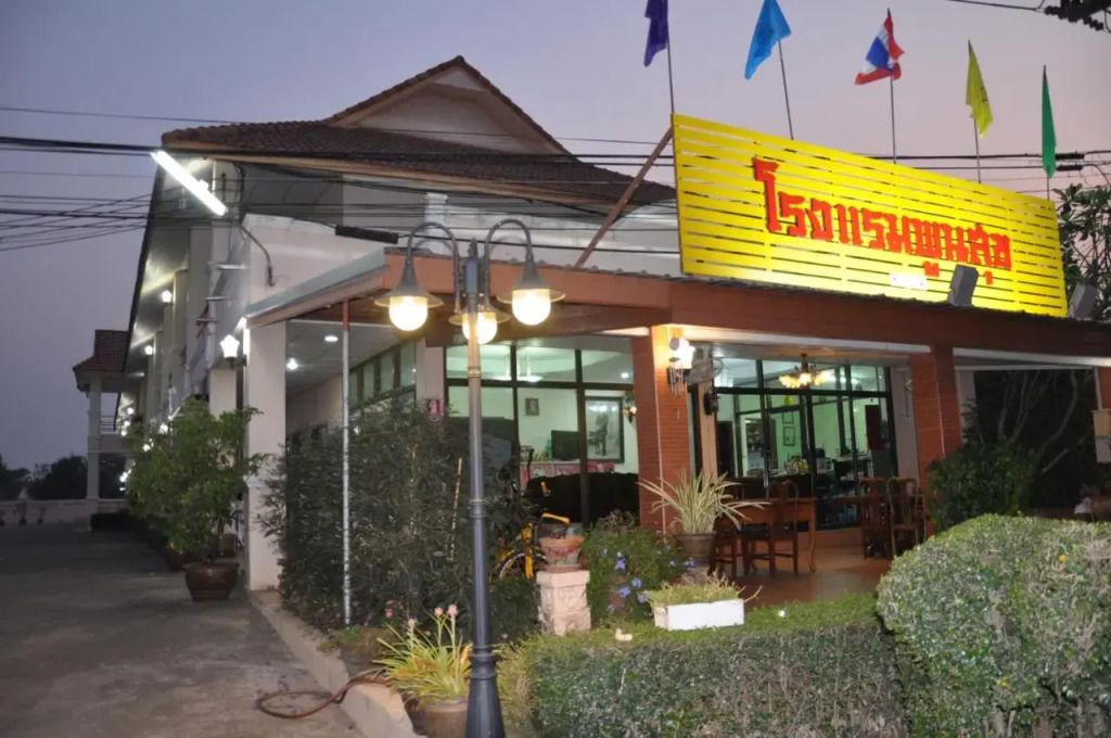 Poon Suk Hotel Kabin Buri