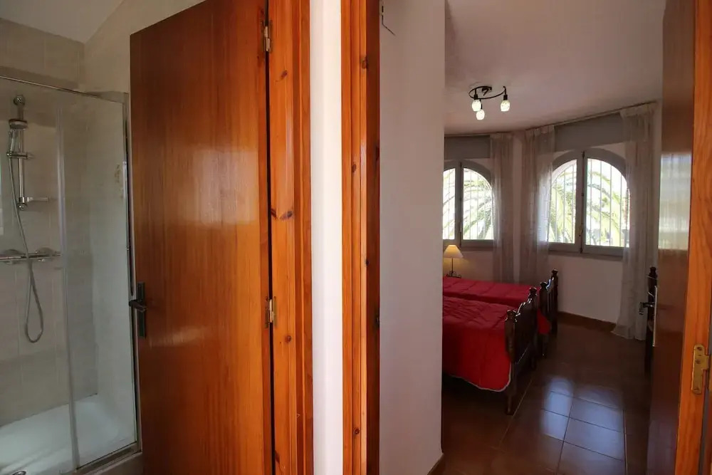 Elegant Family Villa With Pool, Mooring