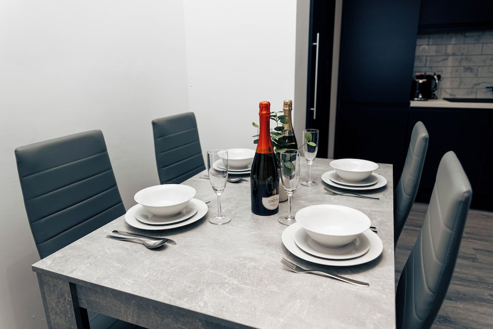Cumberland Street Apartments by Happy Days