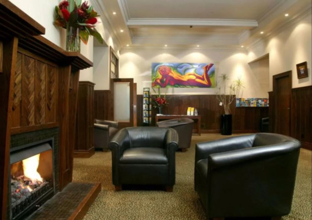 The Cambridge Hotel & Backpackers