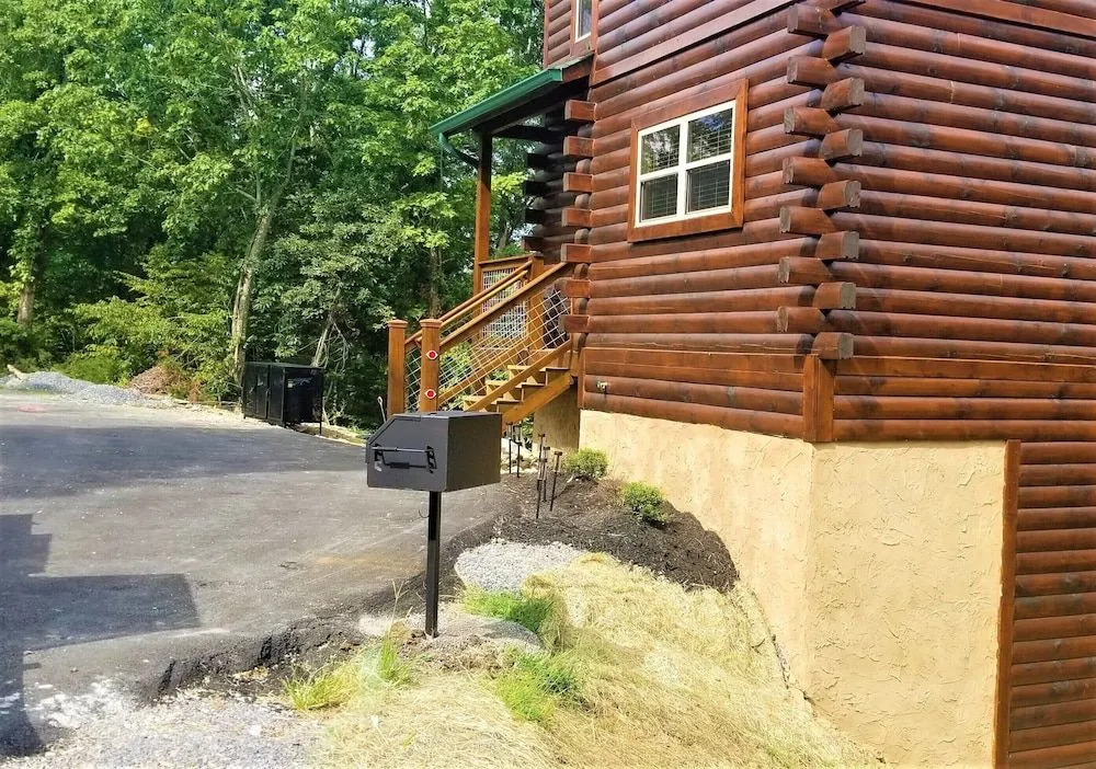 Eagle Splash Vista| Pool Projector, Pet Friendly, Game Room