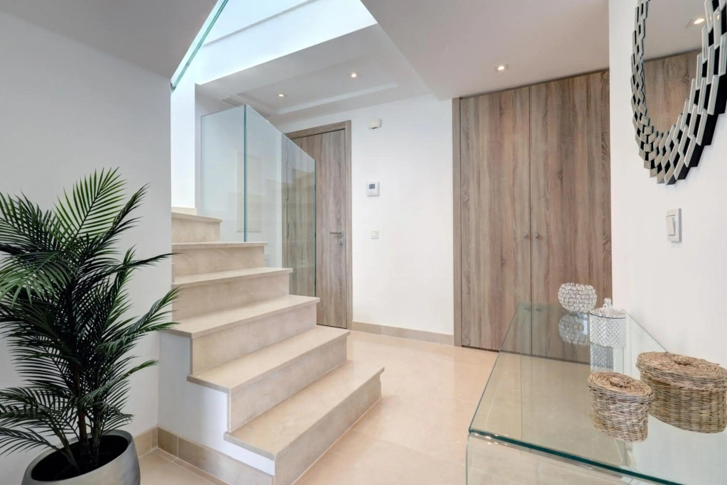 New Modern 3 Bed Apartment Puerto Banus