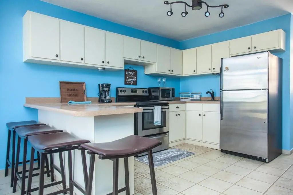 Two bedroom villa Penthouse, rooftop terrace steps from Sandy Beach PRV 301Sandy Beach and the west