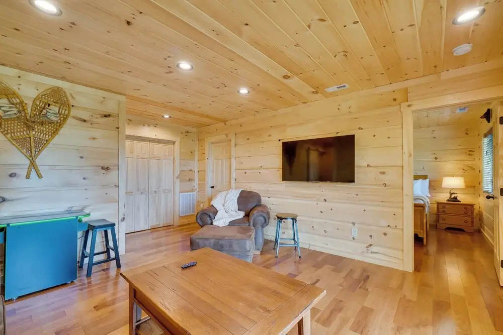 Gorgeous Gatlinburg Cabin: Large Deck & Hot Tub!