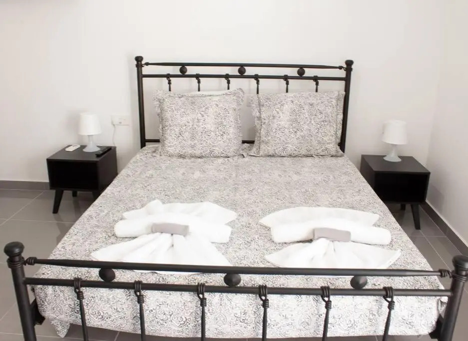 Spacious studio - short walk from Nissi beach!