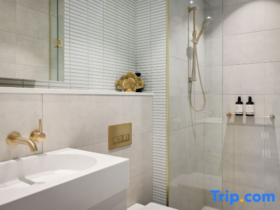Sky One Box Hill, 3BR with Pool, Sauna & Parking