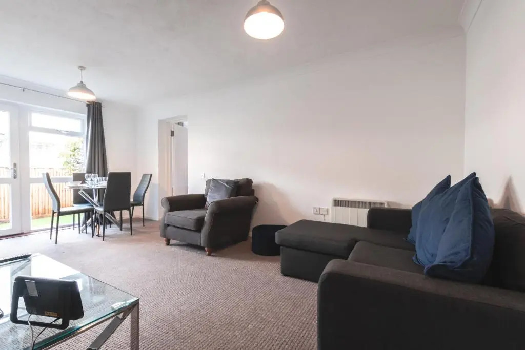 BEST PRICE - Fantastic 2bed 2bath City Centre Apartment! 1 Double bed, 3 Singles or Kingsize, Sofabed, Smart TVs, FREE PARKING