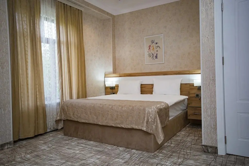 LakeSide Hotel & Spa