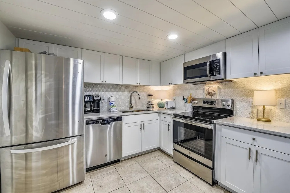 Pinnacle Port A502 - Updated 3 Bedroom . Free Fun! Boat Ramp Access! Condo by RedAwning