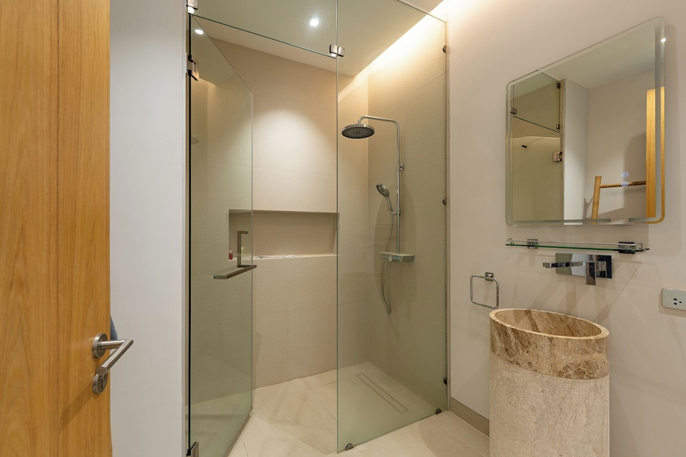 New Stunning Villa Very Modern V183