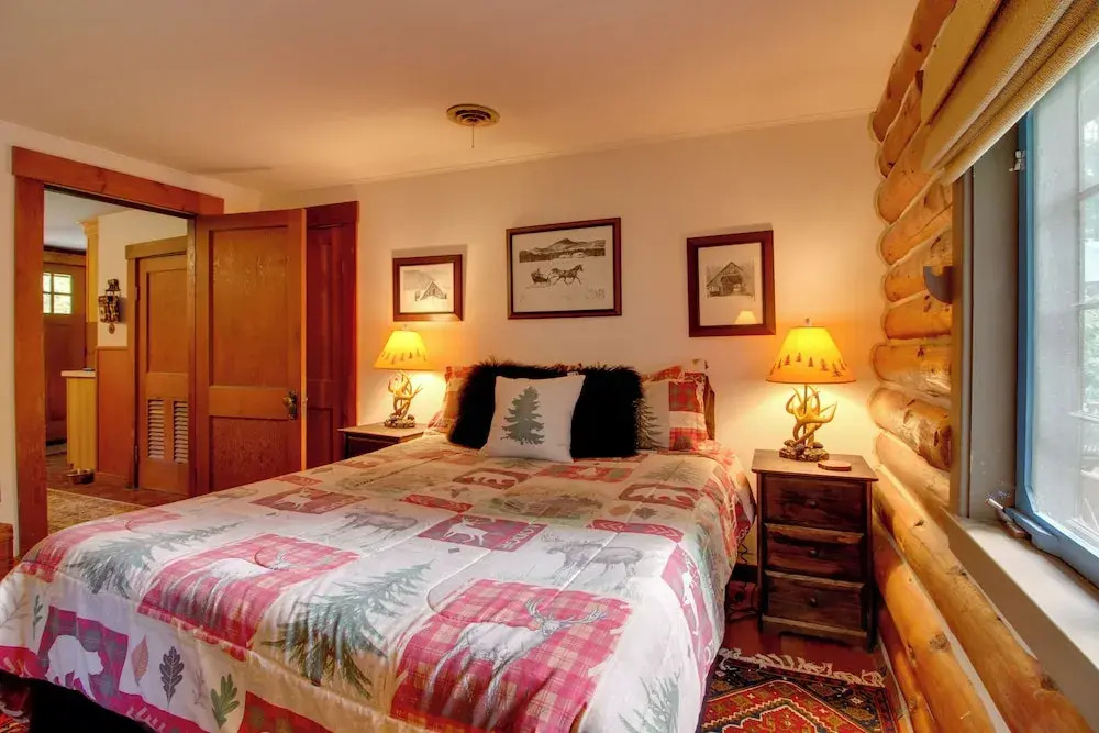 Award-winning Log Cabin, Top 5 in New England!