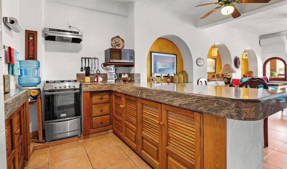 Ocean View 1Br Condo-balcony-beach-pool - 306