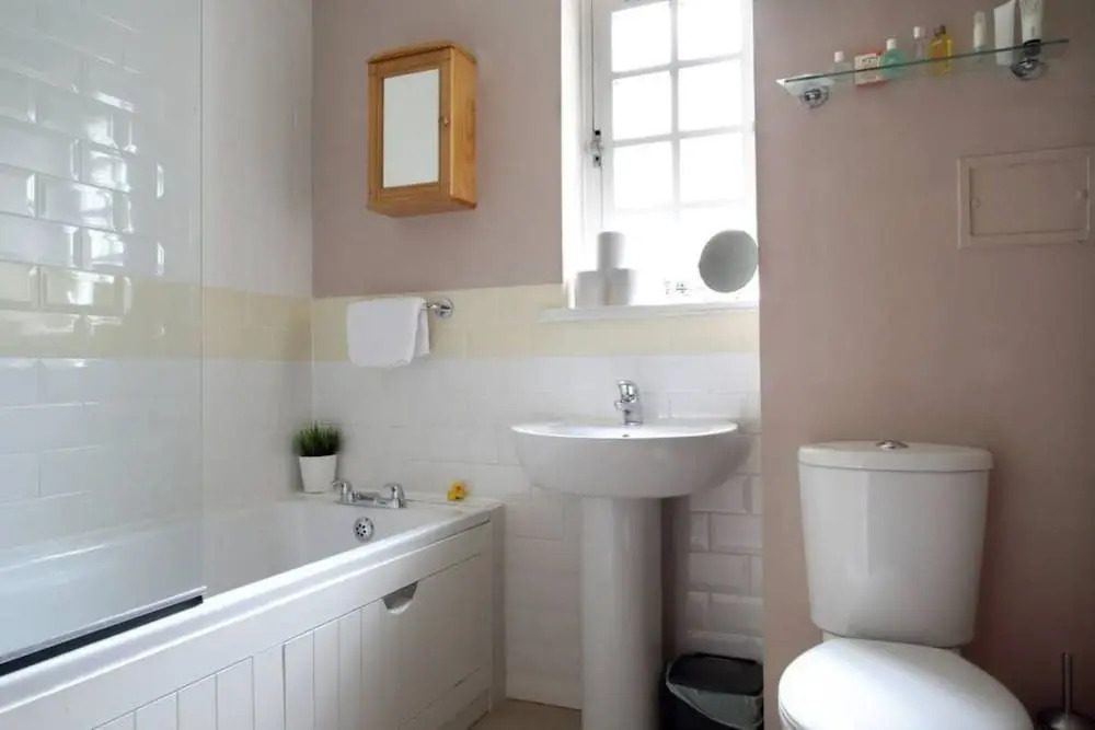 Stylish Apartment at the Edge of Meadows Park
