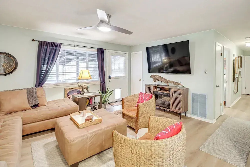 Walk to Bathhouse Row: Dog-friendly Home!